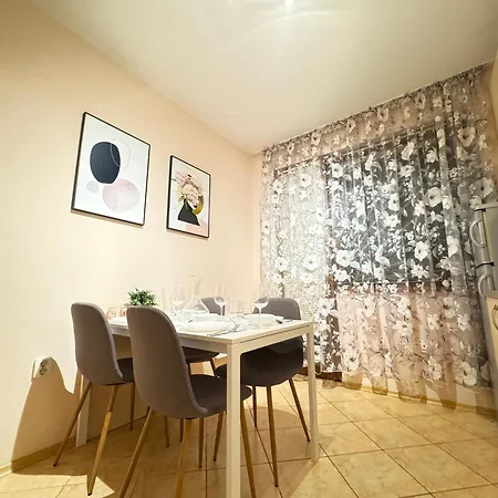 Cozy And Quiet Апартаменты София